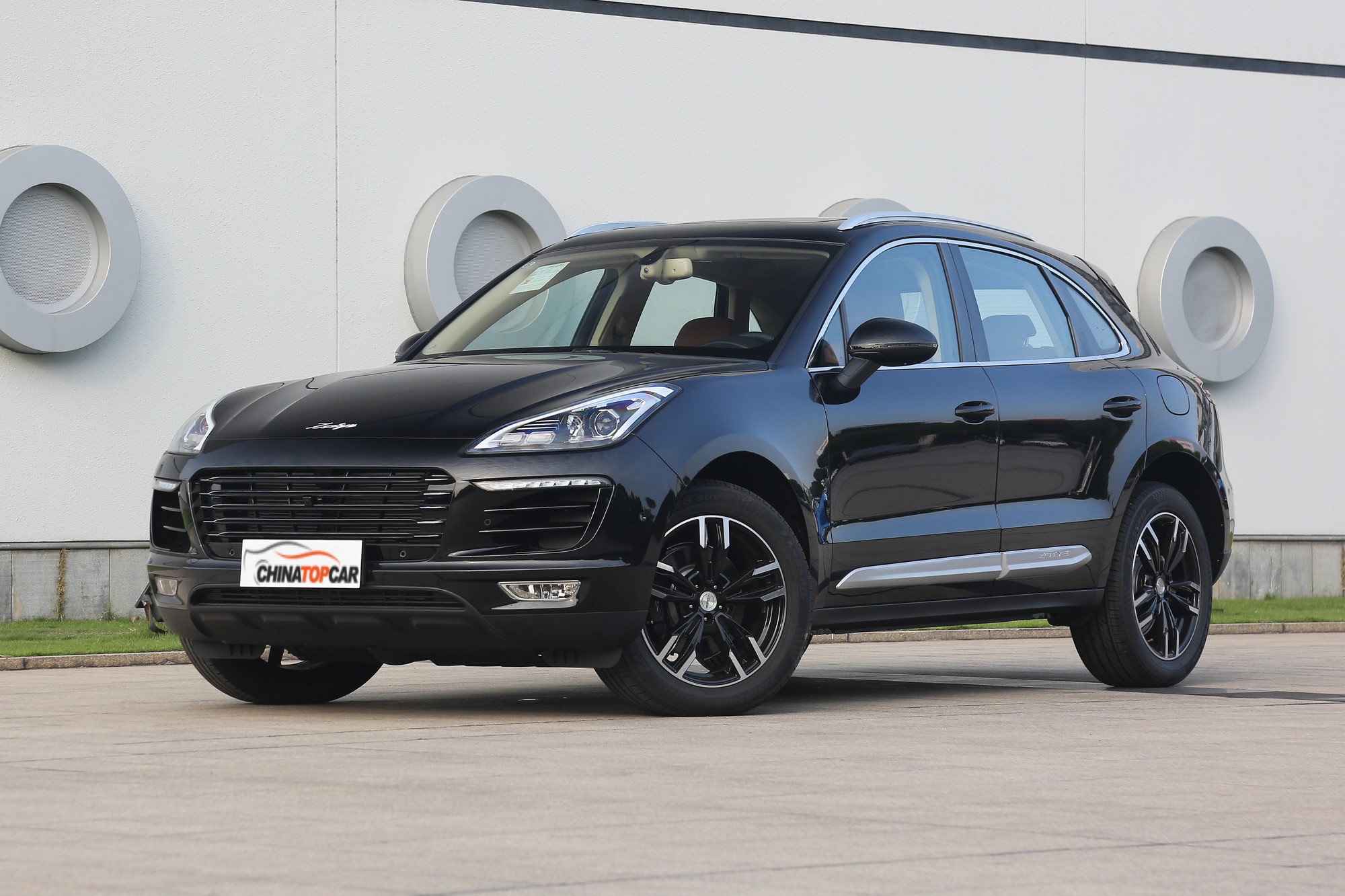 Zotye sr9 vs Porsche Macan